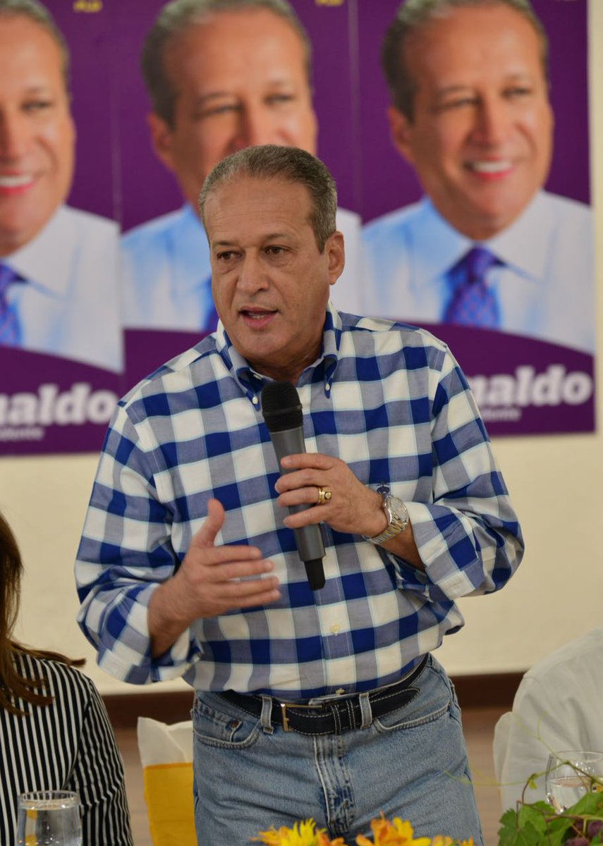 SandySavinon's tweet photo. Todo un éxito el reccorido de @ReinaldoPared en el día de hoy por Neiba, prov. Bahuruco. La receptividad masiva mostrada evidencia la firme voluntad del pueblo dominicano de que la obra del PLD continúe en manos de un ejecutor que representa los intereses de todos. #Reinaldo2020 https://t.co/AR75jf1m7o