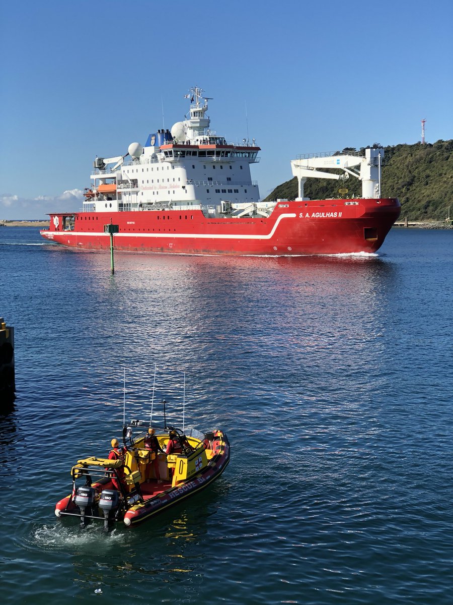 Antarctic Research and Support ship S.A. Agulhas II passes <a href="/nsri05/">NSRI Station 5</a> whilst Rescue 5A is launching for training. Welcome to #Durban.