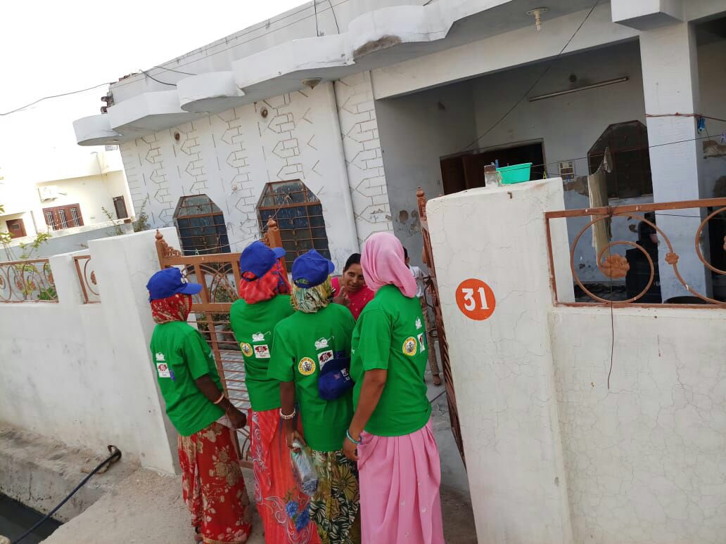PerennialPeace's tweet photo. Sanitation workers are at the core of success of @SwachhBharatGov. As a citizens, how can we  help them in performing their functions? Here is an effort by @PRIA_India and sanitation workers and Mayor in #Ajmer to sensitise citizens and be a part of SBM @MoHUA_India @artizzzz https://t.co/UpBp62Tx55