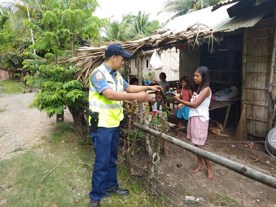 pangppo_agnops's tweet photo. #PNPGoodDeed
#OneCommendableAct
#OCAChallenge
On July 8, 2018, PO1 Amando Ian C. Badua while conducting Mobile Patrolling at Brgy. Baruan this town he recovered a Black Pouch with money and returned to the owner @pnprdpro1 @PANGPPOPRO1 https://t.co/5eDzD6gE14