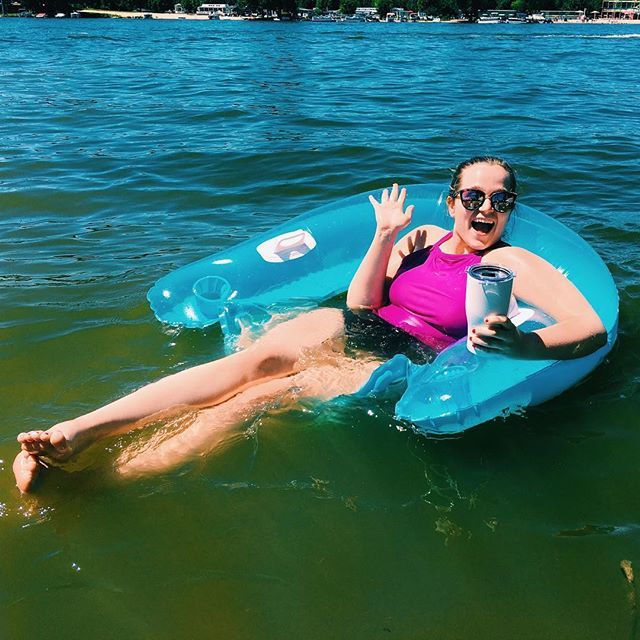 KellyAWolters's tweet photo. When corporate America calls Monday through Friday, you better believe the lake is calling on Saturday!! ☀️😎 #finallyoutside https://t.co/jBmop0WsOF https://t.co/OWAsZeM6XP