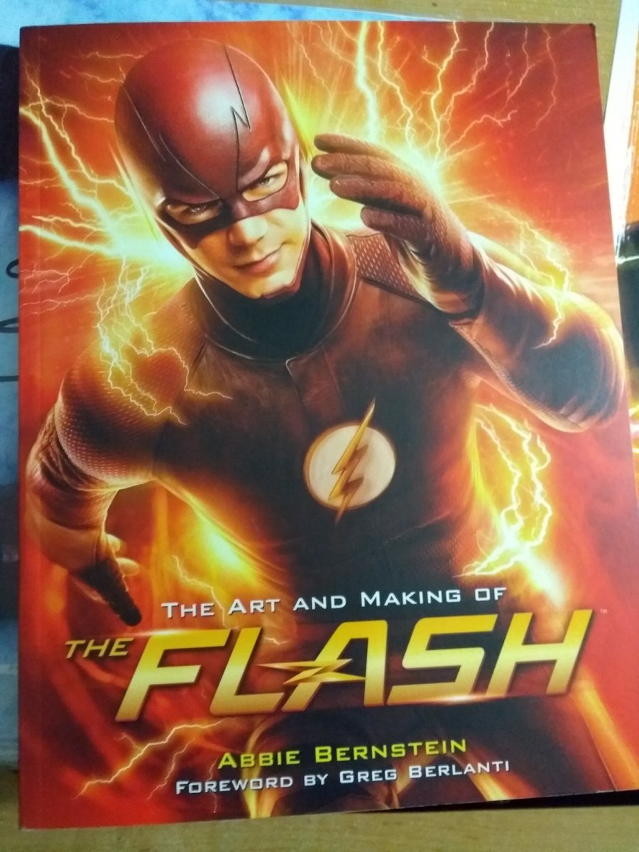 Flash_Katie237's tweet image. Exhausted and need to get some sleep before another day tomorrow, but thought I would share a couple of photos from today 😘  That and share a nice book I found that's gonna be my new bedside book for a while
#mtlcomiccon2018 #TheFlash #Vibe