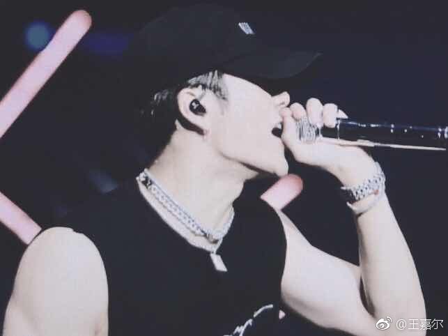 GOT7Snaps's tweet photo. [JACKSON WEIBO(6P)] 王嘉尔: 想同时发 但是一进飞机 没信号了。。。
现在落地在 Houston 了🛬
你们现在是早上☀️
我... 4/6P https://t.co/Ghb3hRO1Oz #kpopsnaps https://t.co/sfveSzd9Dn