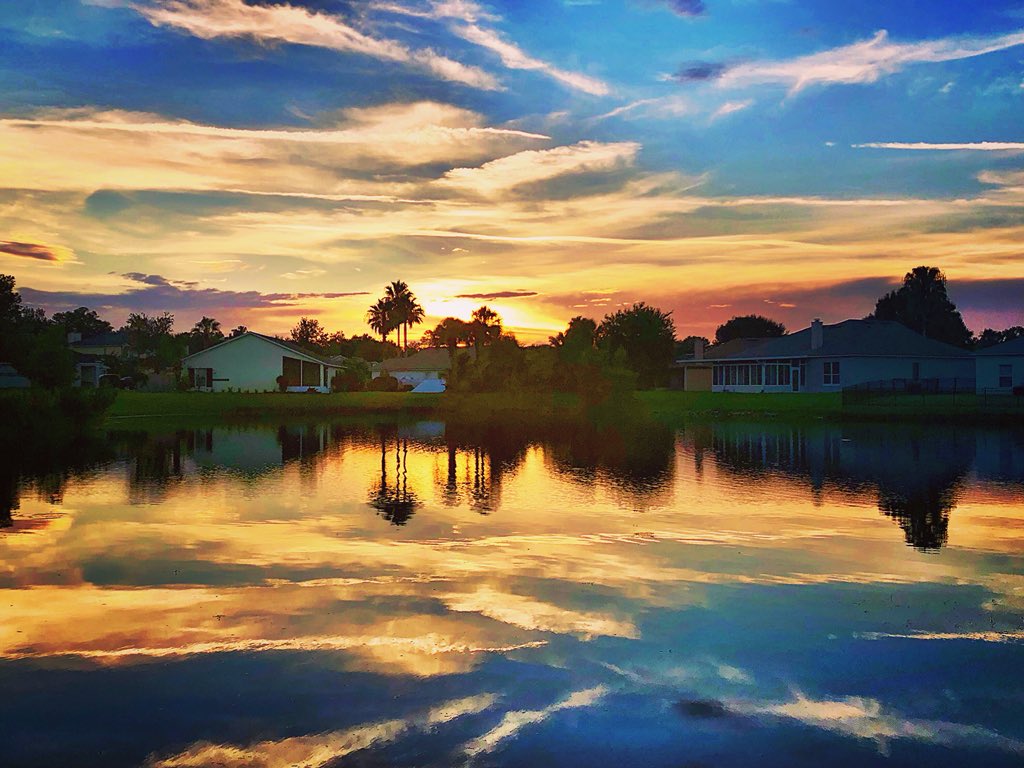 donna_mccrum's tweet photo. @CSimmaWX thought you’d LOVED Tonight’s sunset so I had to send you mine!!  😍🌅👍🏻 https://t.co/j7xkrEyG5D