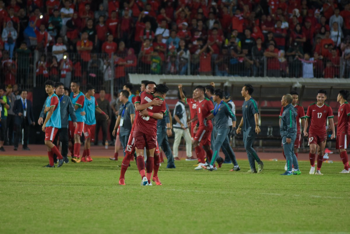 DeltamaniaId's tweet photo. #DMVideo Ikatan Emosional antara Timnas dengan Supporter https://t.co/5UISn2MmLk https://t.co/B5iELCHubz