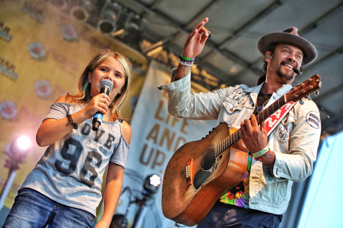 LiveinLP's tweet image. Thanks for helping us believe in positivity tonight, @MichaelFranti 🧡 #MichaelFrantiandSpearhead (📷: @AbPhotographie)