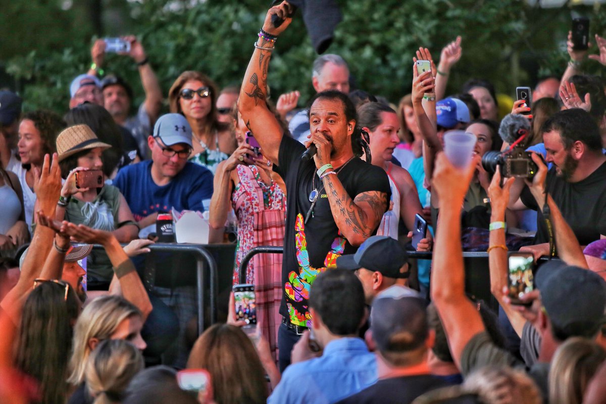 LiveinLP's tweet image. Thanks for helping us believe in positivity tonight, @MichaelFranti 🧡 #MichaelFrantiandSpearhead (📷: @AbPhotographie)