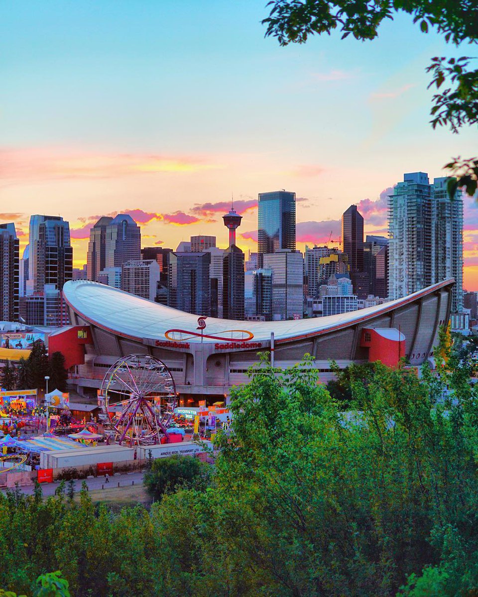 Surrealplaces's tweet image. #yyc pic of the evening instagram.com/ana_shahnovich/ #capturecalgary