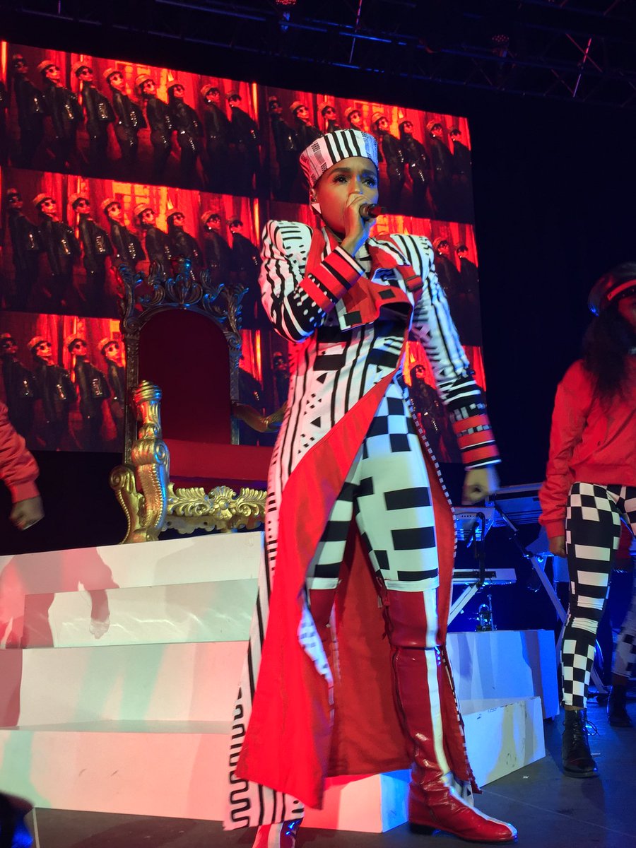 rachAelcrouch_'s tweet image. I don't know what to say. I'm speechless—@JanelleMonae is one of the greatest entertainers of our time, and she proved that yet again tonight. #DirtyComputerTour