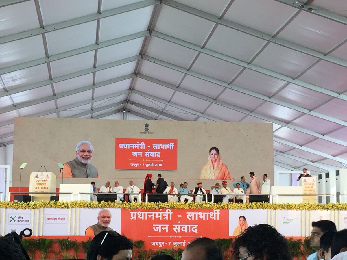 Jatinrajput8's tweet photo. #प्रधानमंत्री श्री @#narendramodi जी, के #लाभार्थी जनसंवाद #कार्यक्रम रहा ऐतिहासिक!
प्रधानमंत्री जी ने आधे से ज्यादा #काग्रेसी नेताओ को बैल पर बताया #Jaipur
2100 करोड़ की #परियोजनाओ का किया #शिलान्यास! #PadharoMharePM #JaiJaiRajasthan #JaipurCallingModiji https://t.co/Un6CocXBhf