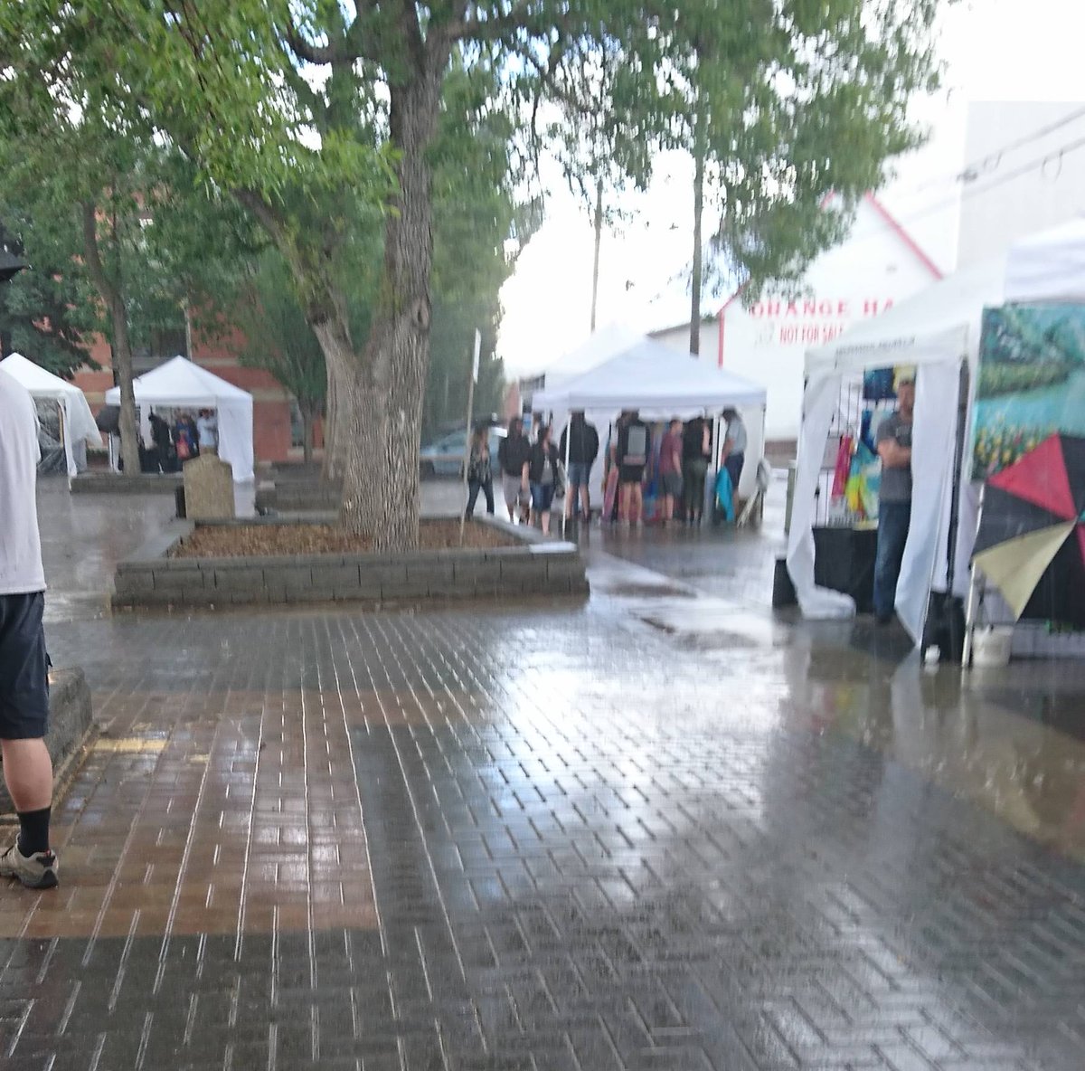 tijcreations's tweet photo. Day 2: was a very interesting day!! Started it off with a bang (pun intended 😉) and finished off with 3 ugly down pours and great conversations with patrons. 🥂 To my adventure!! 
.
#yegart #yegartist #yegartwalk #mustgotobed #mentalhealth https://t.co/NkXE0iHTRn