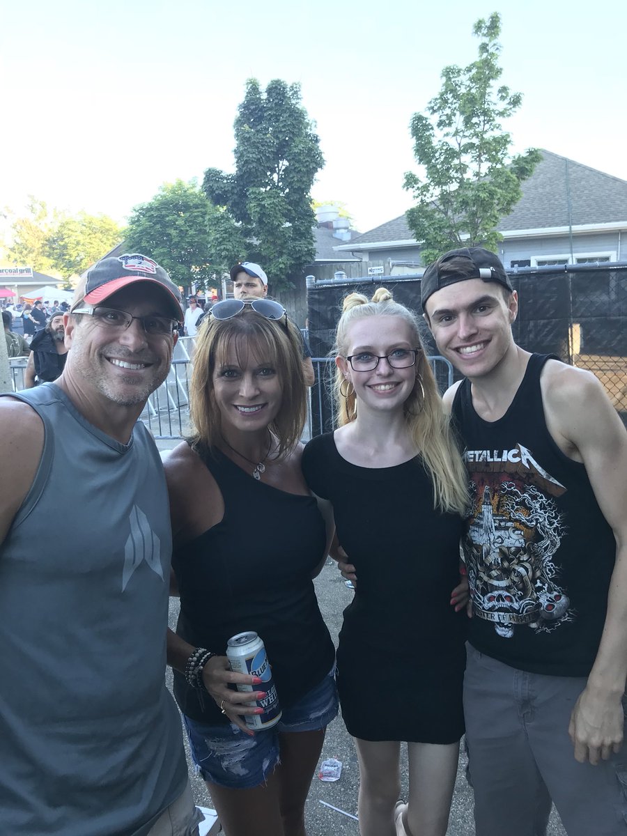 JSiehr's tweet photo. Head bangin!! #Summerfest #popevil #jonathondavis https://t.co/gIwCXe2DDd
