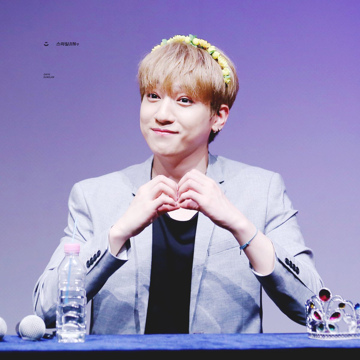 180706 신촌 팬사인회 

🐻‘하트죠,하트’ㅎㅎ

#데이식스 #DAY6 #성진 #Sungjin #ShootMe #YouthPart1