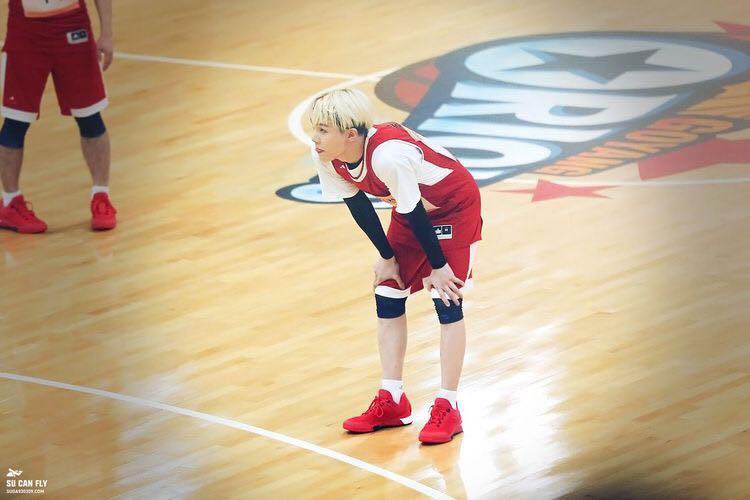jinie_upa's tweet photo. Em rất thích con trai chơi bóng rổ <3
#BTSSUGA @BTS_twt #BTSARMY #ChoiceFandomBTS #TeenChoice https://t.co/yzKBv6toa9