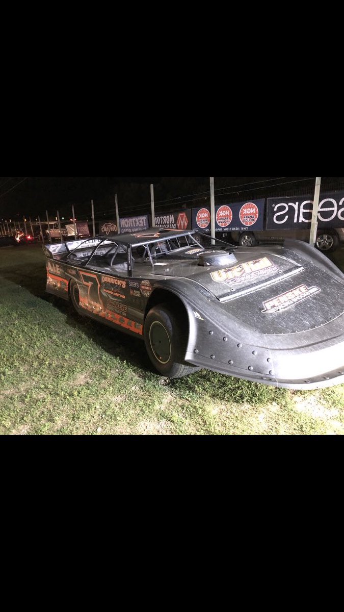 weissracing7's tweet photo. Not exactly the night we wanted but cant complain. Qualified 12th overall out of 30 cars... ran 3rd place in heat 3 to Chris Simpson and Tyler Erb. Rolled out for the A main starting 9th, ended up 11th. Car is still in one piece, on to the next track. ☠️ #WeissRacing #TeamZero https://t.co/ezzWfkecF9