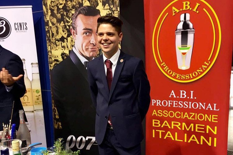 ItaliaaTavola's tweet photo. #NicolaTrolio , la #passione del #barman Una vita tra #mixology e #centritermali #bar #barman #miscelati #drink #iat #italiaatavola @abiprofessional #IaT https://t.co/bQqFsPaTzk https://t.co/jnKL09rj0o