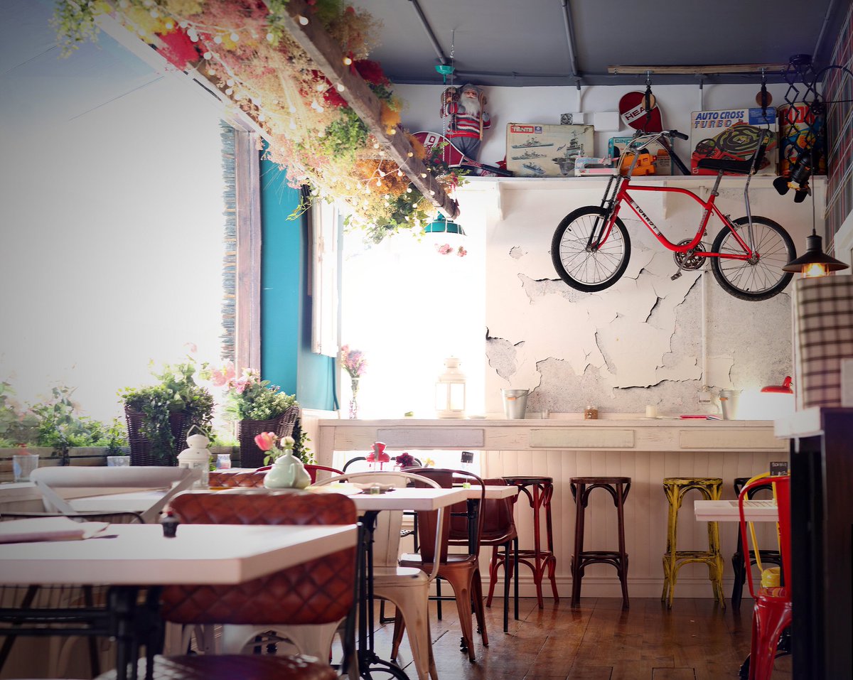 Mucha gente nos pregunta por el horario y por dónde está ubicado El Conejo Calabaza. Abre a las 13:30h, tiene la misma carta y comparte la cocina con el Zielo. Está situado al lado del zielo, separado por una pared. Para reservar nuestro teléfono es el 987045621.

#LeonEsp