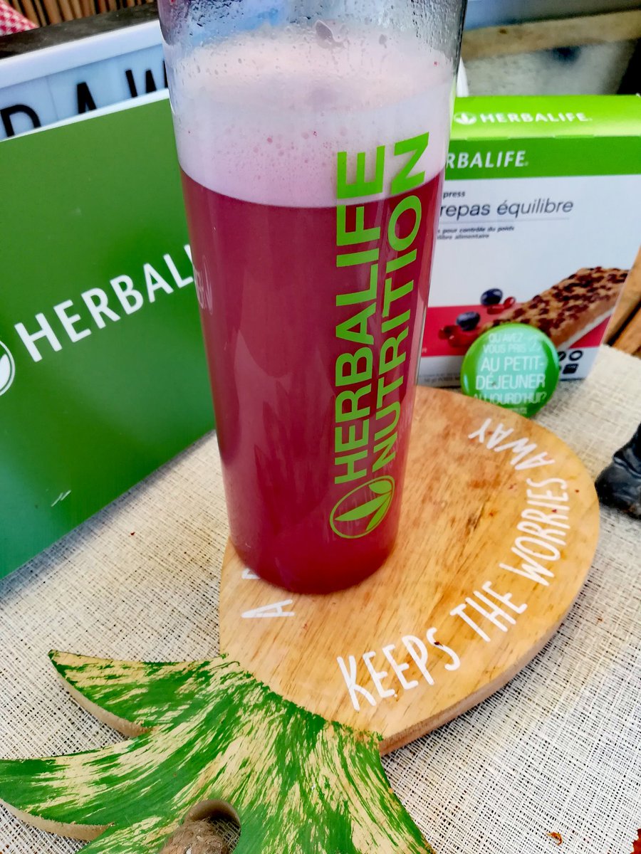 enevainlove's tweet photo. Ho avuto un po'da fare ed ora vi posto un po di ricette ❤️
Barbabietola , lamponi e herbalife mirtilli  , libidineee 
Bacioooo https://t.co/fU0Z29kTuY