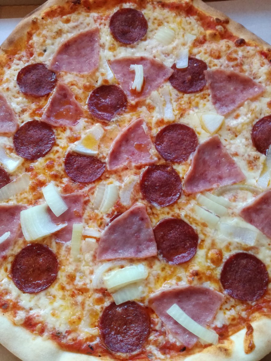 Tilbud uke 28. Stor #Pizza med Pepperoni, Skinke og Løk til kun kr. 149,- (Betingelser gjelder)
 #Hakadal #Nittedal #Harestua #Kvikk #AESW