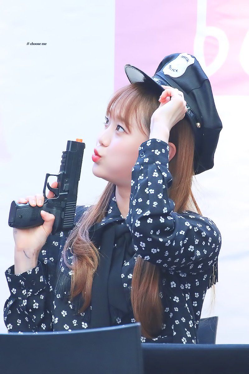 180708 🚨경찰관님 저 좀 잡아가주세요🚨
#이달의소녀 #LOONA #츄 #Chuu  #yyxy #love4eva
