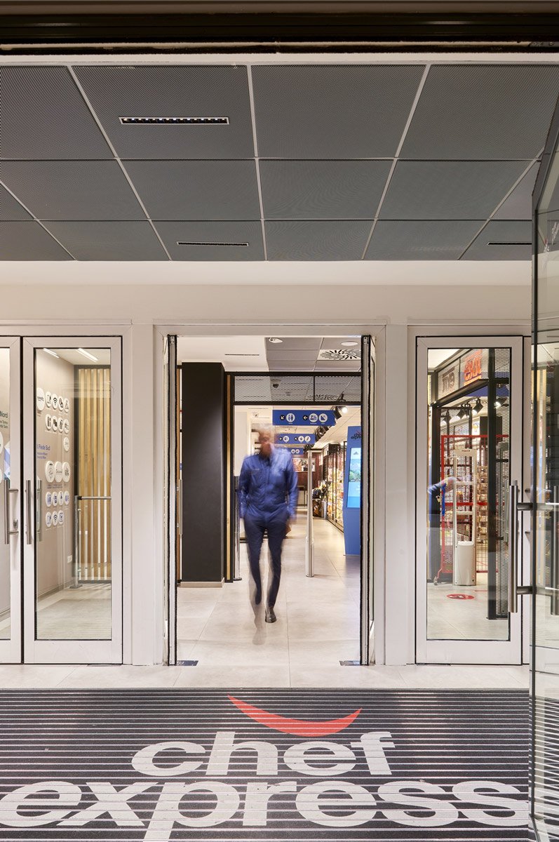 ArquiluzP's tweet image. RT iGuzzini &quot;#SundayStyle Stylish sustainable design by architect massimomig for Italian icon, The Chef Express. #FrontLight projectors coupled w/ recessed #LaserBlade downlights create a wide range of comfortable optics, dimensions + performance Pho… https://t.co/ubL3MaV0Hc&quot;