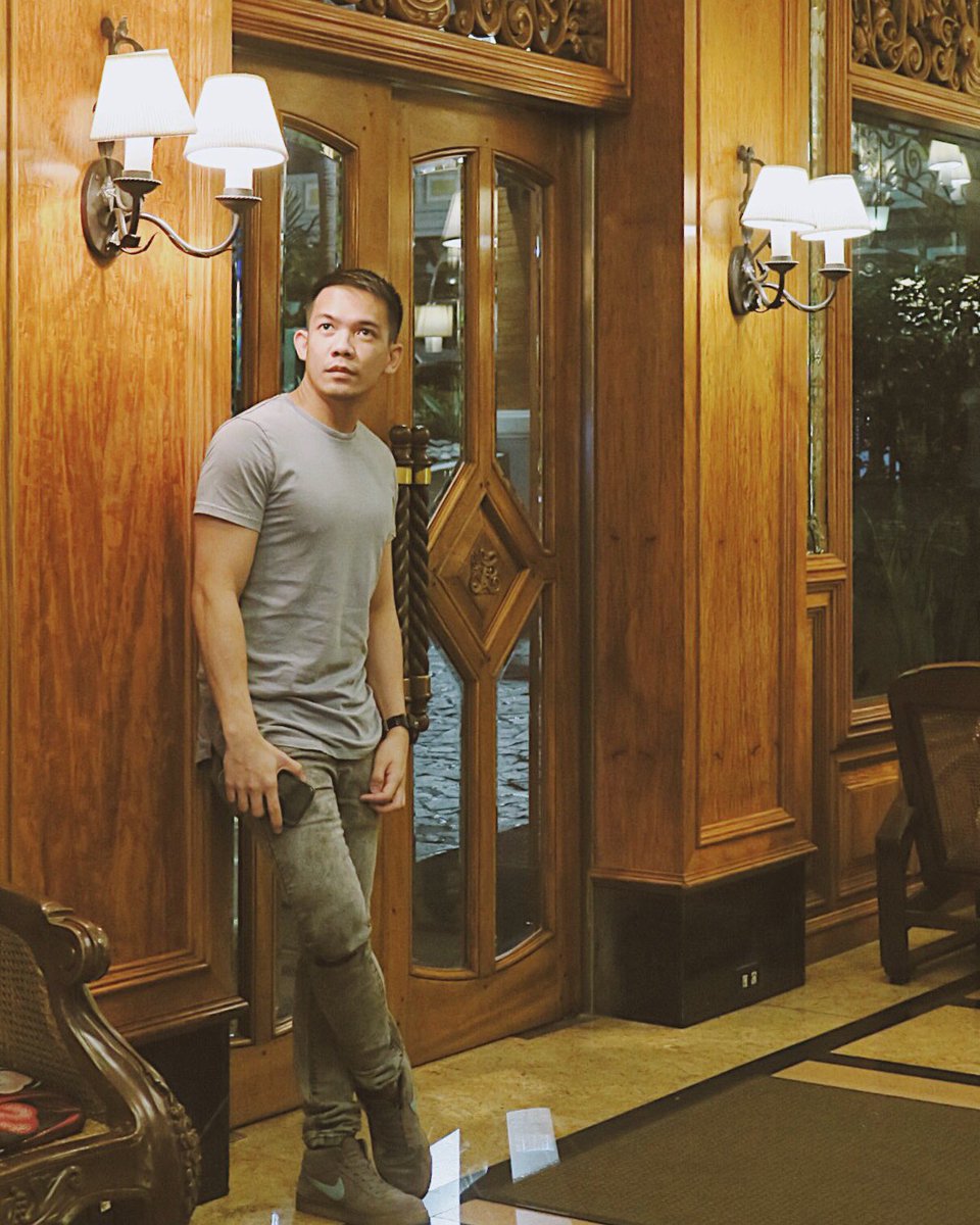ohwmyjay's tweet photo. Minimalist OOTD #lakasmakablogger #bloggerpose https://t.co/9ry9jGjrrC