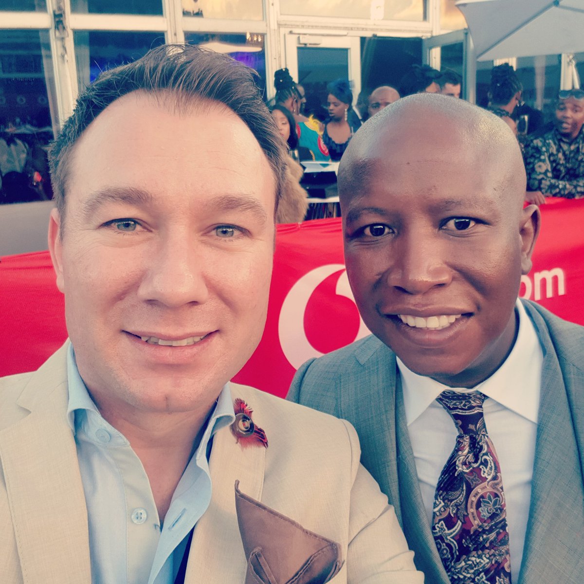 A revolutionary selfie with bra Sello 😎

Dilo tsa maobane ko #VDJ2018 #BGdoesVDJ