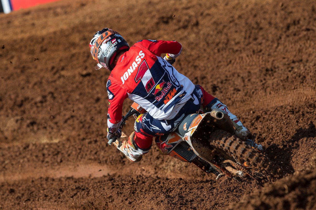 KEMCOSportsMana's tweet photo. Pauls Jonass wint ondanks een schuiver de eerste manche in Semarang! #MXGPAsia #RayArcherPhoto https://t.co/r50WODkydn
