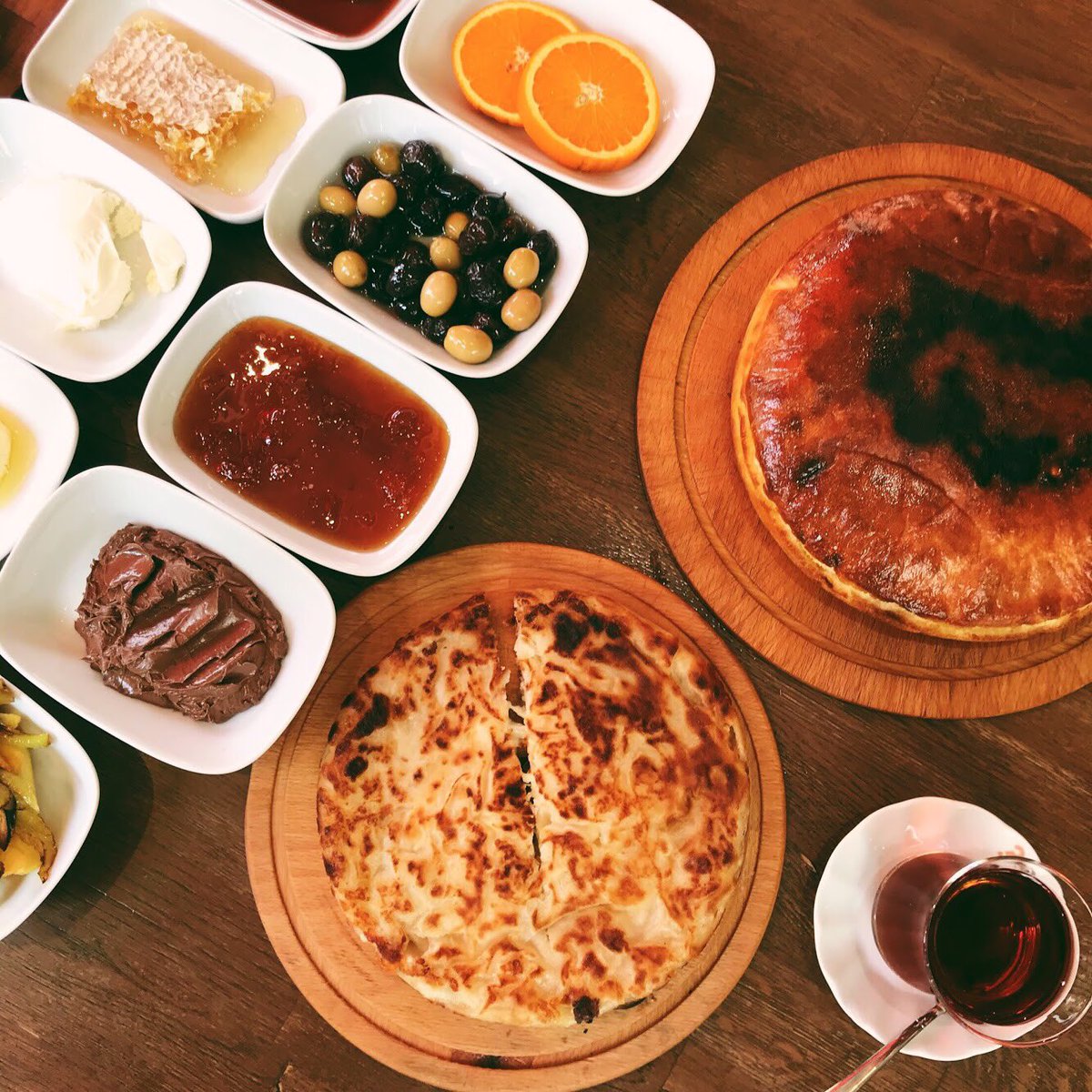 nelipidetr's tweet photo. Biz kahvaltıya başladık, hadi yetiş! Fotoğraflarda göremiyorsun ama tabii ki pide de var. #nelipideistersin https://t.co/EqiDoKdGTY