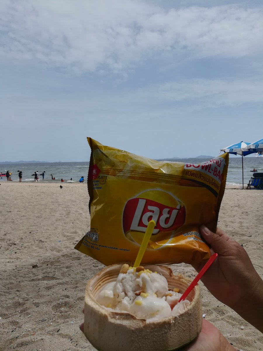 pikkylalabell's tweet photo. ฟังเพลง #IMOK
กินเลย์ ที่ต๊ะเล และโคโค่นุช
#coconuch
ของชอบพี่โชคทั้งนั้นเลย
เดี๋ยวเจอกันน๊า #เป๊กผลิตโชค https://t.co/kzjxBE5c80