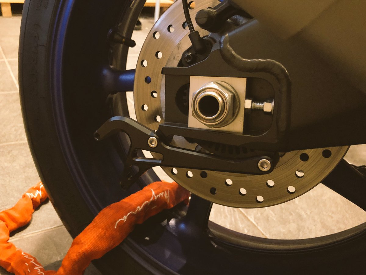 アッシュ H Motorcycle Diary Babyface のスタンドフックv Typeをr6に取付け 後は注文しているバクステを組み込めば あらかたやろうとしていたカスタムは完了かな コンセプトはステルス シンプルに目立たないケド 付いてるもんは付いてる感じに