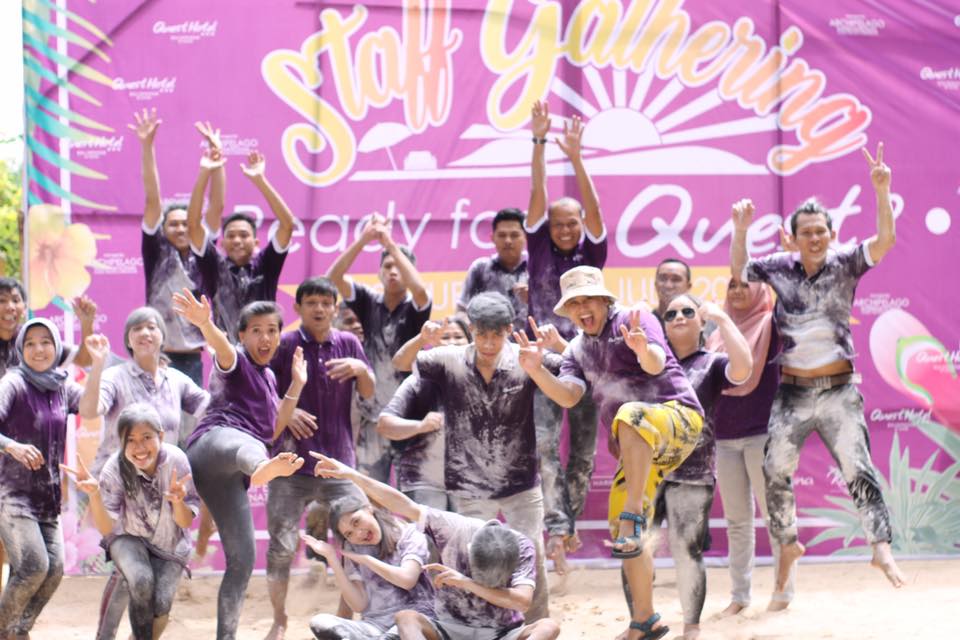 "ONE TEAM ONE GOAL"
Keseruan All staff Outing Quest Hotel Balikpapan 07-07-18 🙆🏻🙆🏻🙆🏻