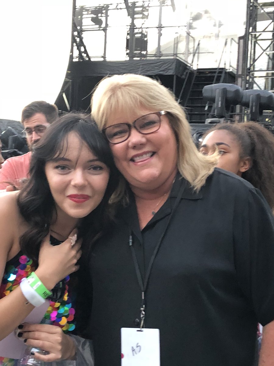 AndJenMarie's tweet photo. @MikiAnd58937866 got a pic with #MamaSwift ❤️ @taylorswift13 @taylornation13 #repTourColumbus https://t.co/5XPIsHX10j