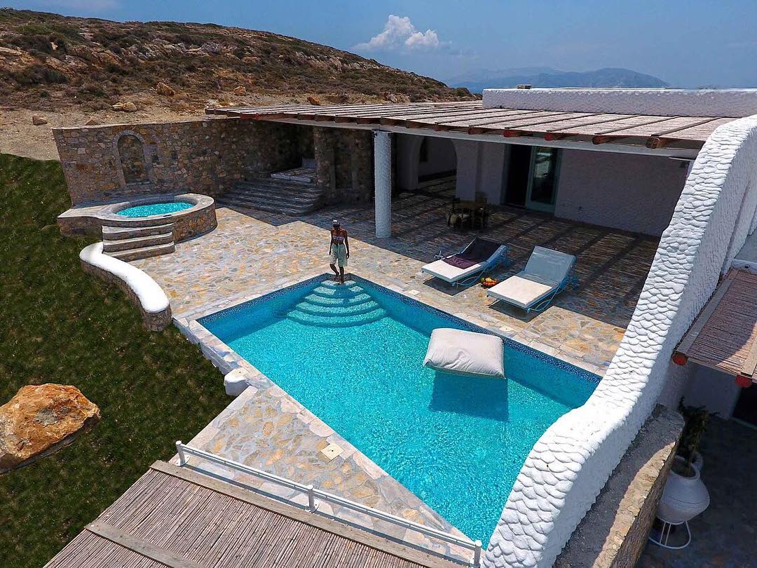 Our 3 Bedroom Villa with Private Pool and jacuzzi...❤️ 🌈💦💙🇬🇷😎💫#agalialuxurysuites #perfectgreece #agalia #lifeonios #iosisland #iosgreece #visitgreece #greekislands #travelgram #cyclades #cyclades_islands #luxuryhotels #nationaldestinations #wonderful_places