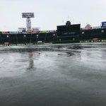 まさに職人技!水で溢れかえっていたグラウンドを元に戻す阪神園芸!