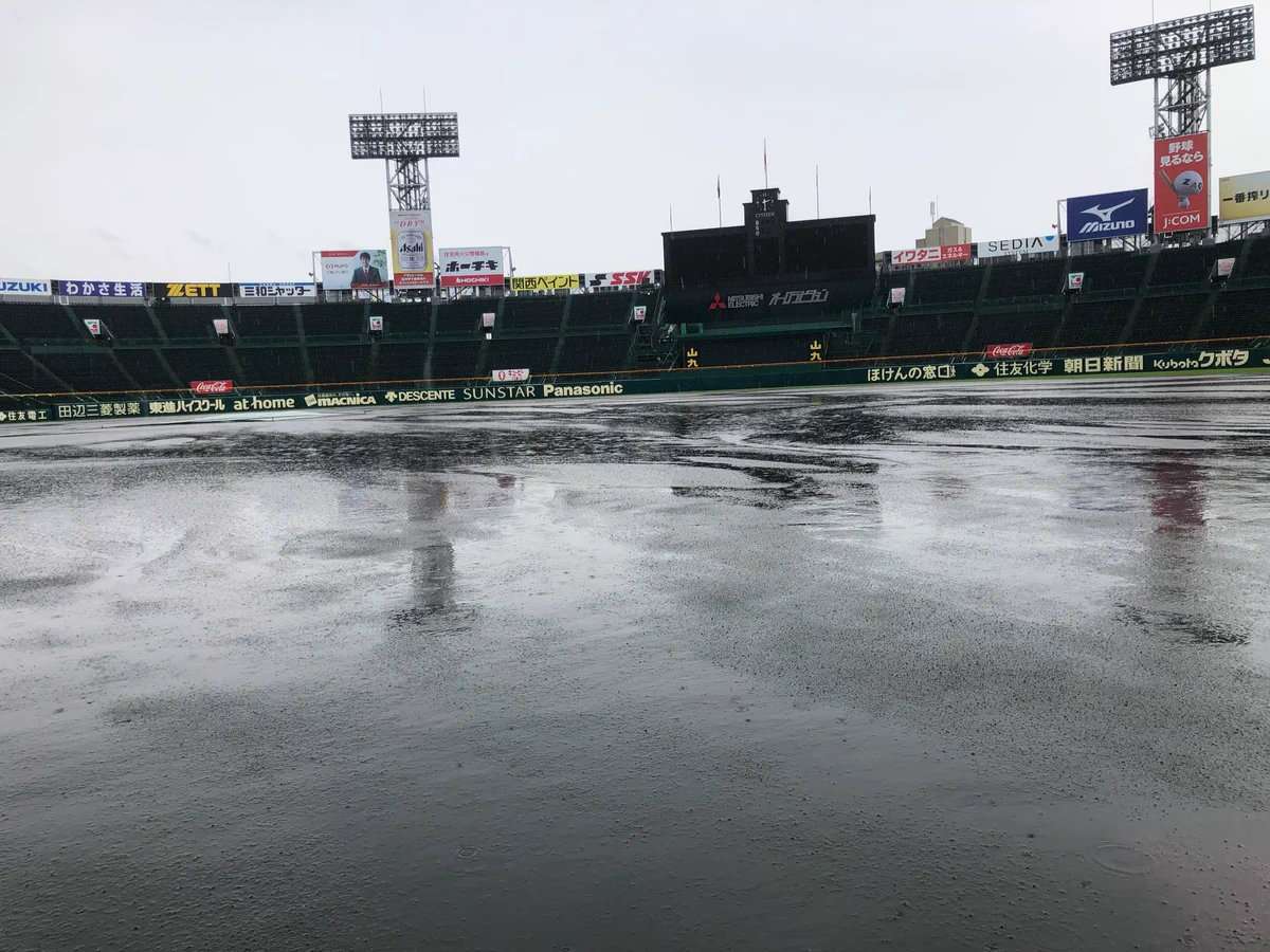 まさに職人技！水で溢れかえっていたグラウンドを元に戻す阪神園芸ｗｗｗ