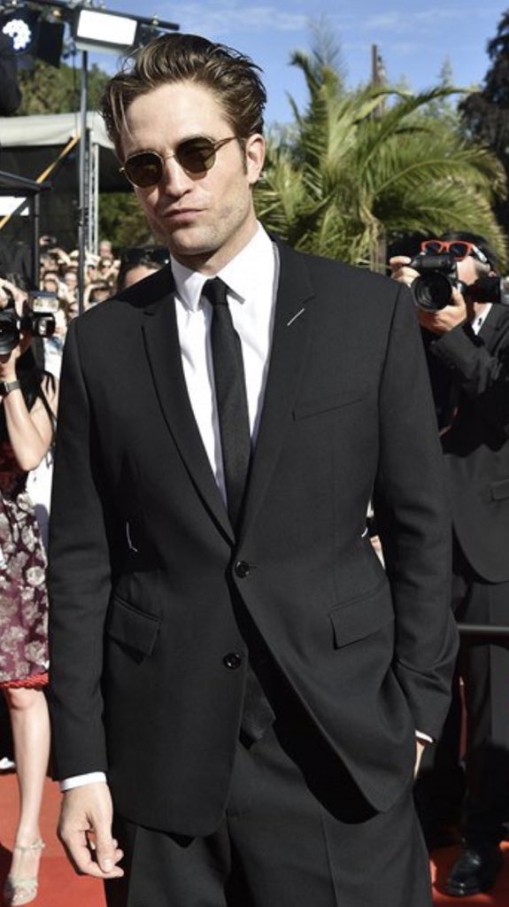socalmom2four's tweet photo. Time for me to catch up! 😊

#RobertPattinson #KVIFF2018 https://t.co/sU49j8pujK
