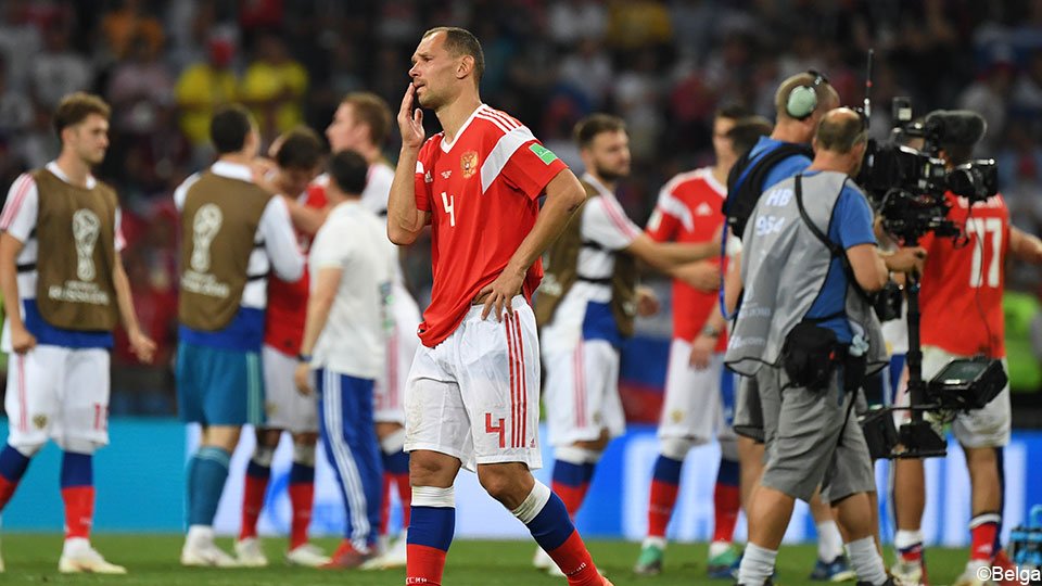 sporza's tweet photo. Liveblog WK: Russische recordinternational Ignasjevitsj bergt voetbalplunje op #WorldCup #ruskro 
https://t.co/j0PqLd1hQm https://t.co/3g2y6kxfa3