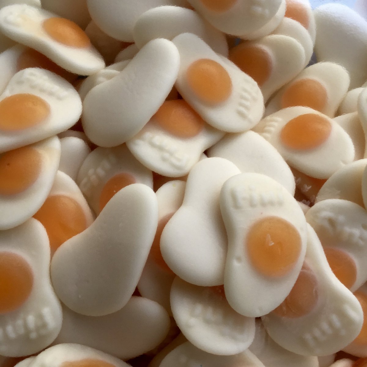 shearsweets's tweet photo. New range of great value sweets tubs in stock now! 20 varieties!! #sweetcharacters #sweets #pennysweets #wholesalesweets https://t.co/M7MTG4VtAa