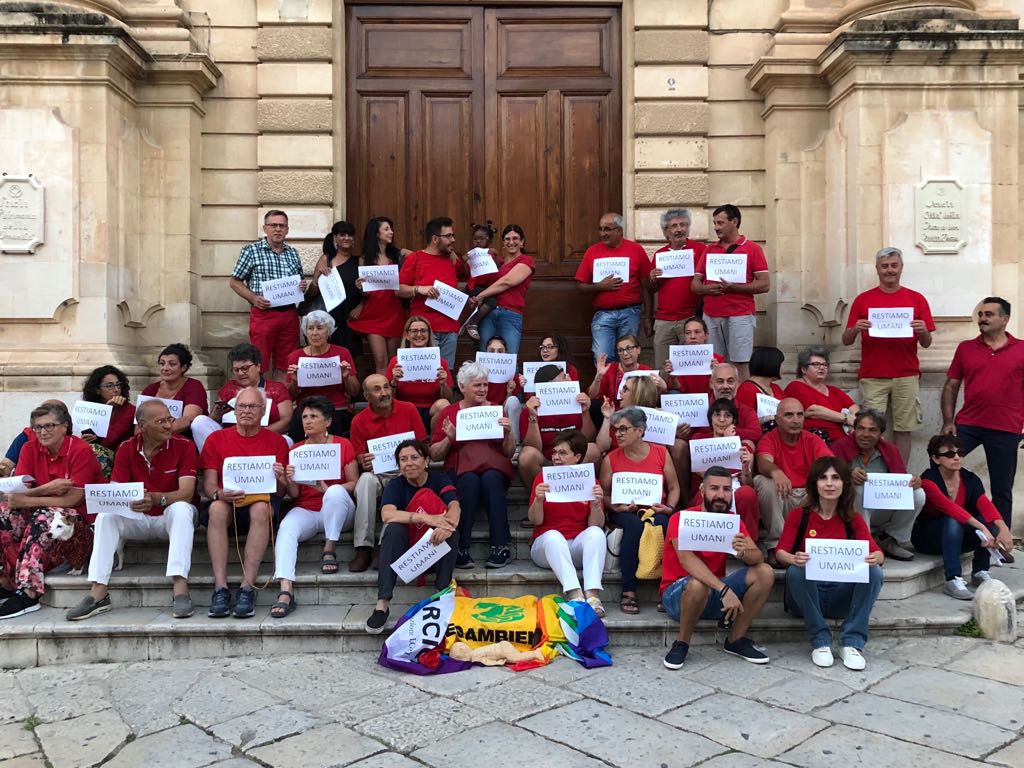 StefanoCiafani's tweet photo. C’è chi parla alla #pancia dei cittadini, noi puntiamo al #cervello e al #cuore. Sarà un lungo cammino ma siamo sicuri che alla fine prevarranno le ragioni dell'#ecologiaumana. Ieri almeno 50 iniziative con la #magliettarossa promosse dai nostri circoli in tutta Italia #orgoglio https://t.co/DGX6kiwFFk