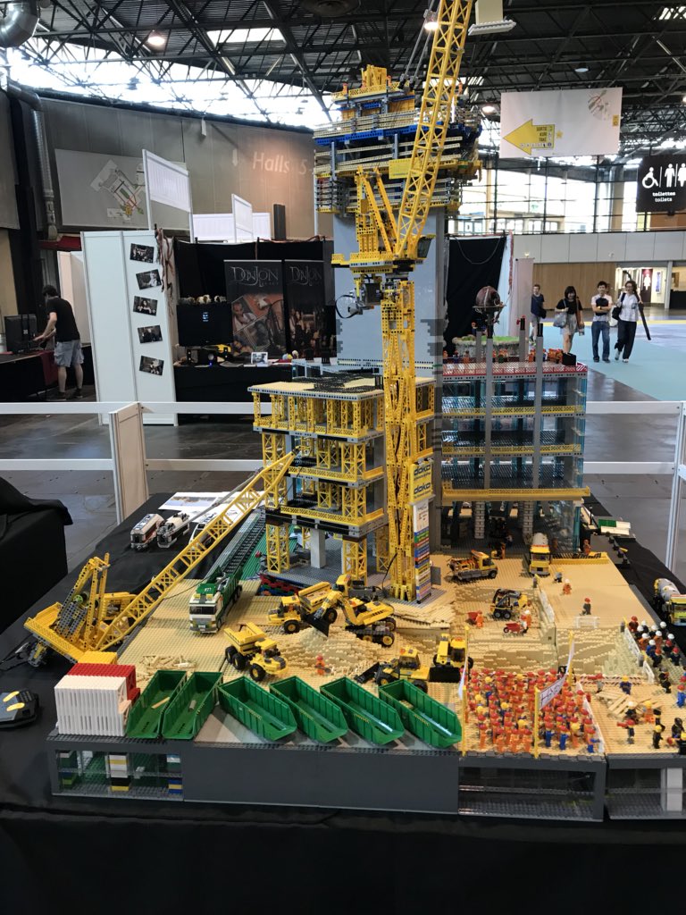 assofreelug's tweet photo. En direct de la @japanexpo hall 4 #lego #brick #japan #paris #freelug #cosplay #JapanExpo2018 https://t.co/XqwQ4OvTir