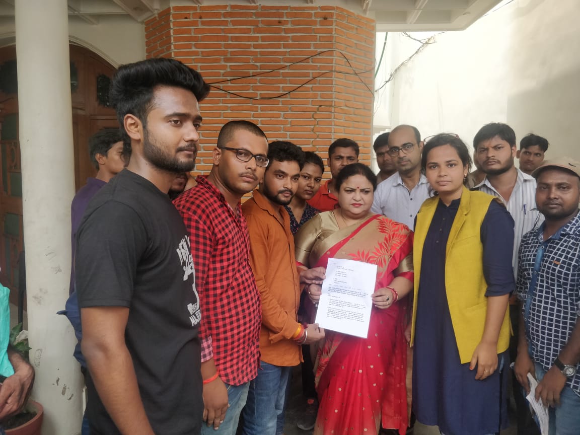 आज बहराइच कार्यकारणी ने बेसिक शिक्षा मंत्री ( उ0प्र0) माननिया अनुपमा जायसवाल जी को ज्ञापन सौंपे।