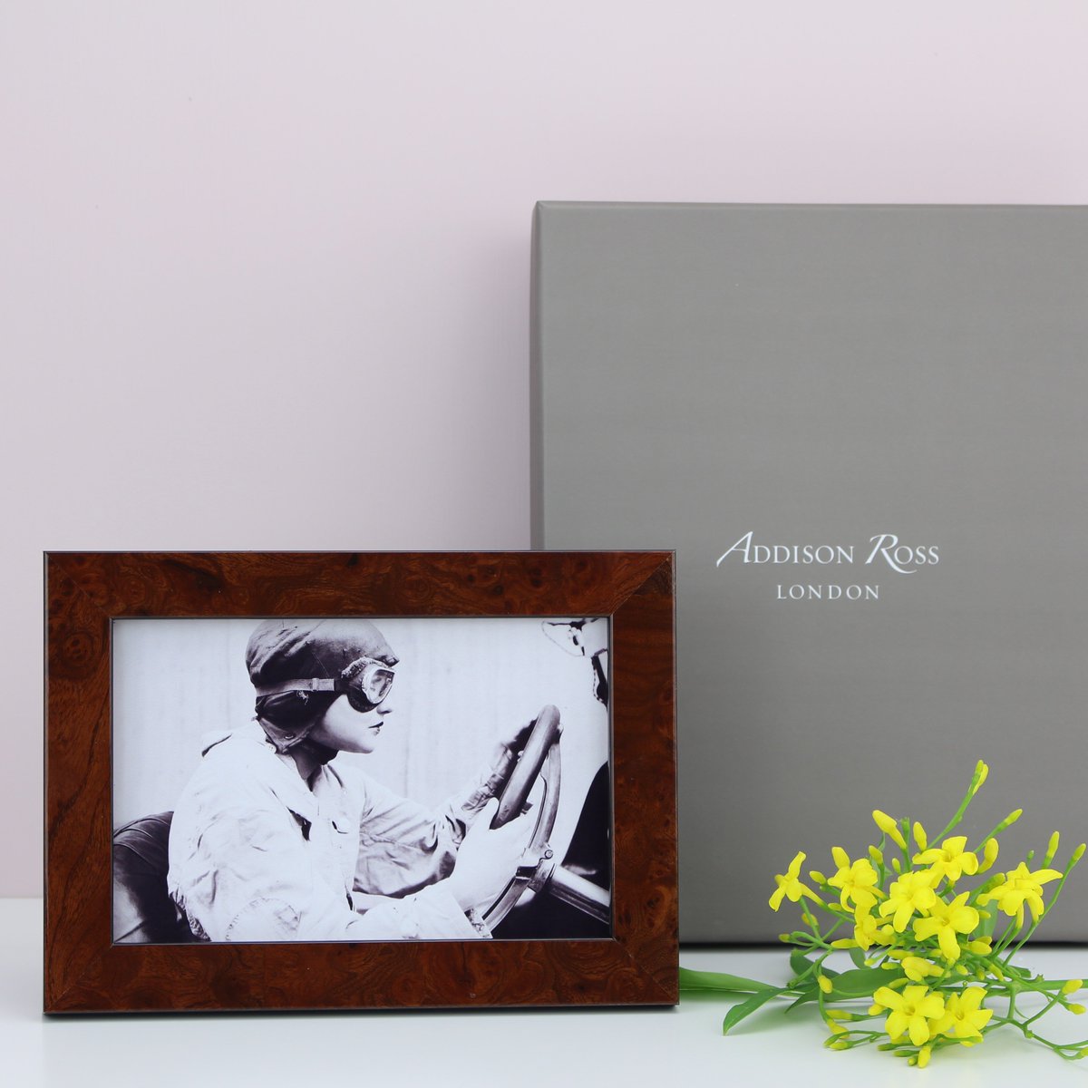 addisonrossuk's tweet image. Silverstone Grand Prix is the Highlight of Mr Ross&apos;s year it must be said! This driver&apos;s stylish lipstick will make all the difference we feel certain! Sometimes our original Walnut frames are just what&apos;s required!

#addisonross #walnut #walnutframes #silverstonegrandprix