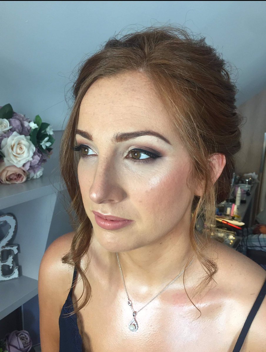 TreatsBody's tweet photo. Beautiful dewy look for this #bridesmaid 💋 https://t.co/NTQ1vJB0cc