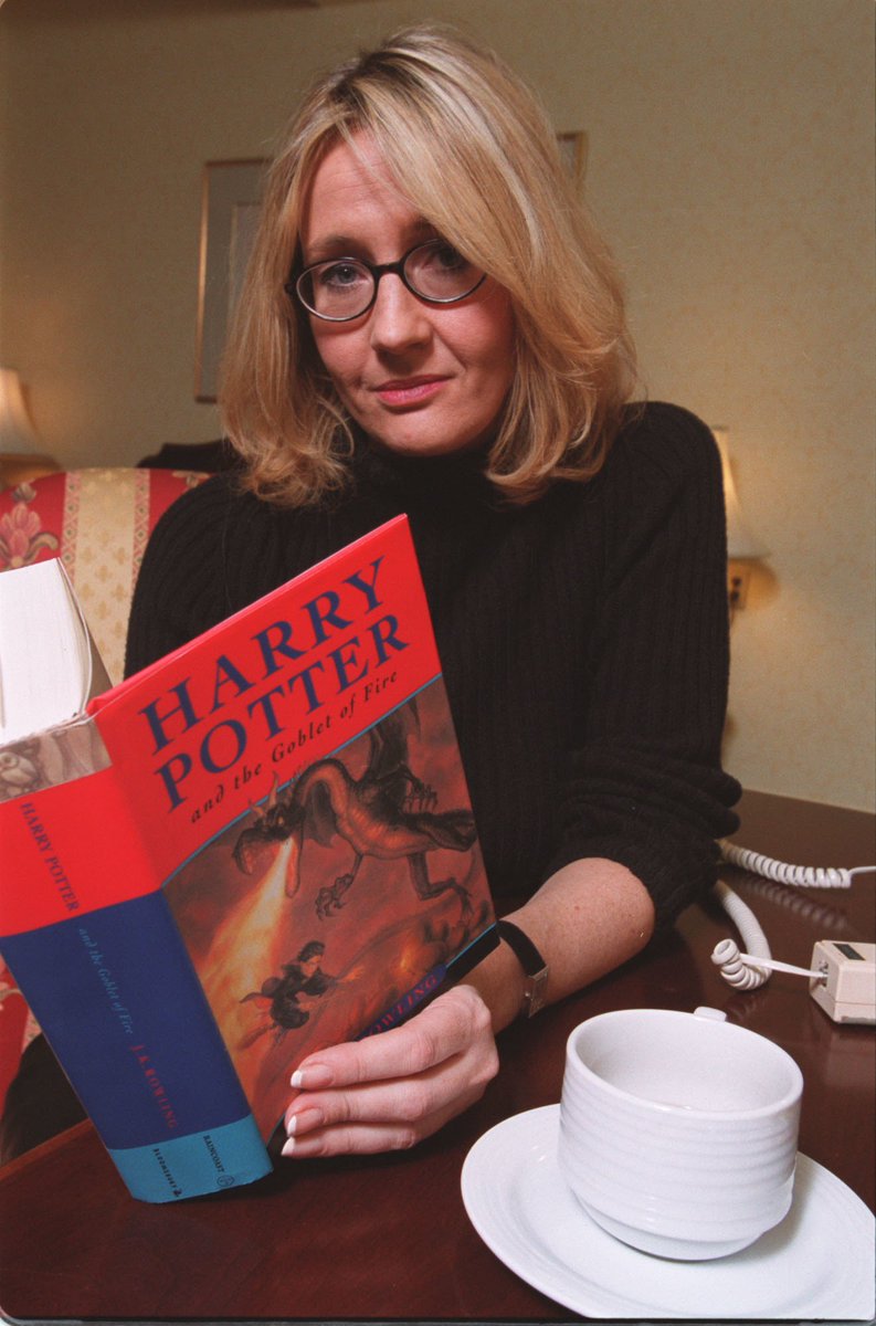 PotterWorldUK's tweet photo. 8 July 2000: 18 years ago today, Harry Potter and the Goblet of Fire was published in both the UK and US. #18YearsGobletofFire https://t.co/jnN2huQFox