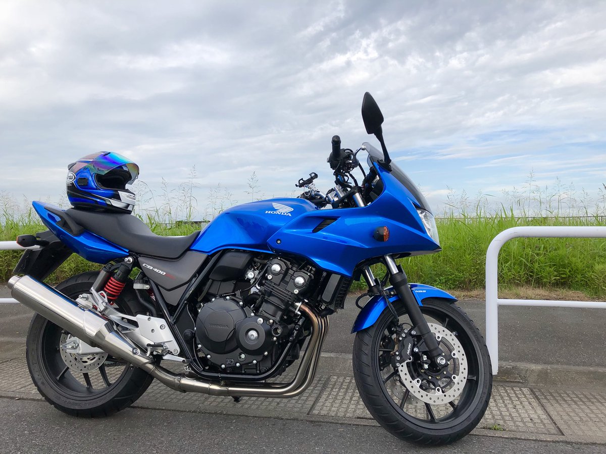 Naoki Twitterren 本日 Cb400sb グリントウェーブブルーメタリック納車されました E Packageでetcとグリップヒーター付きです 改めてcb乗りとして よろしくお願いしますw Cb400sb Nc42