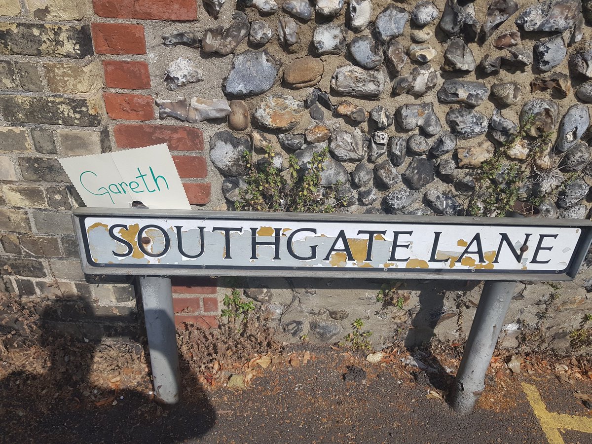 EveningNews's tweet image. Spotted in #Norwich - Gareth Southgate Lane! 🏴󠁧󠁢󠁥󠁮󠁧󠁿 #ItsComingHome 🙌🏻