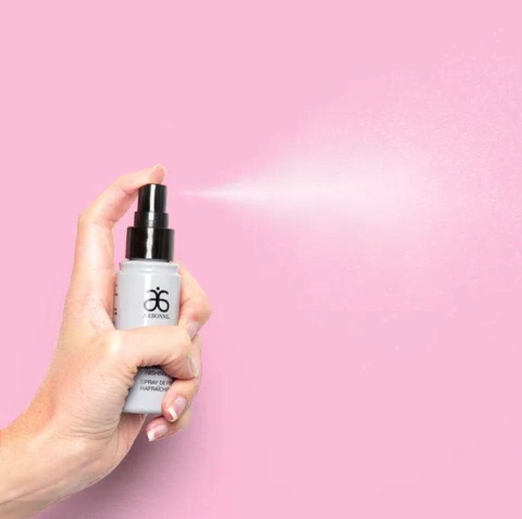 ArbonneGabby's tweet image. The Let It Set Refreshing Finishing Spray🌸It’s infused with rose and geranium essence waters for a refreshing boost of hydration, so make sure to spray throughout the day! #LetItSet #Spray #Makeup #skincare #makeupaddict #vegan #crueltyfree #sunday
Shop: gabrielerucinskaite.arbonne.com
