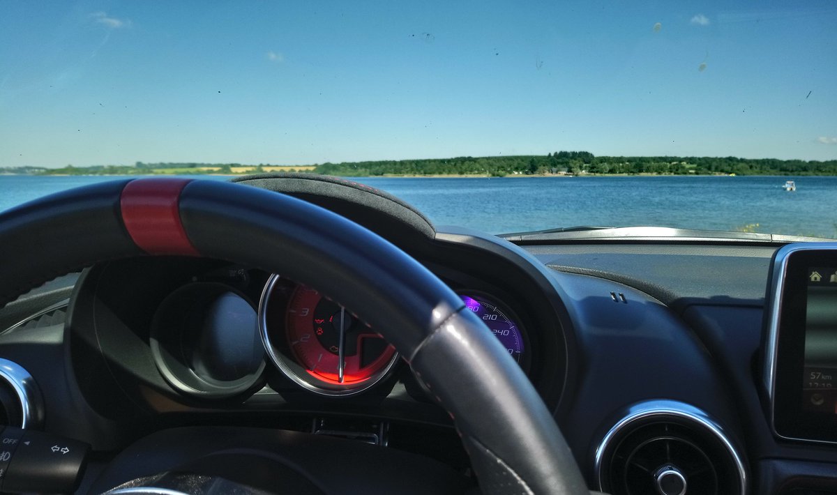 journalisteauto's tweet photo. Invitation à l'amusement 😉
.
#abarth #abarthgt #abarth124 #rallye #rallyerouergue #testdrive #propulsion #espoff #cabriolets #voitureautonome https://t.co/Zm3QDOEnSf
