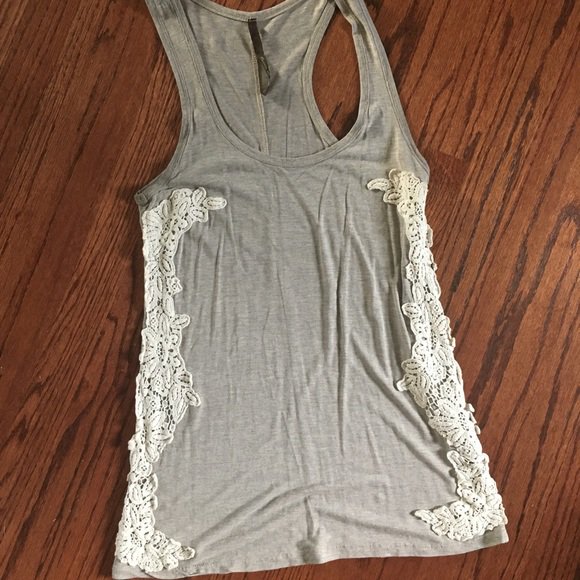 Freddy22210180's tweet photo. So good I had to share! Check out all the items I'm loving on @Poshmarkapp from @CSantos1228 #poshmark #fashion #style #shopmycloset #verabradley #lulakate: https://t.co/5qv6Z7IfU6 https://t.co/0T8IQzKrAx